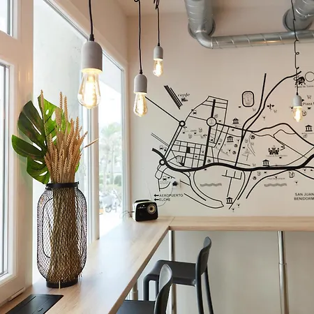 Hostal Dos Estaciones - Free Towels, Coffee & Tea, Remote Check-in Alicante