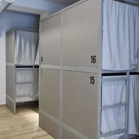 Dos Estaciones - Free Towels, Coffee & Tea, Remote Check-in Hostal