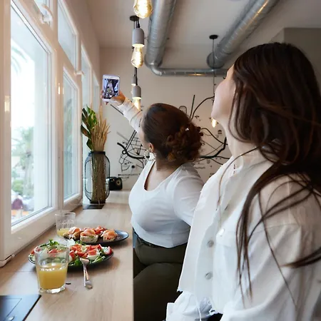 Dos Estaciones - Free Towels, Coffee & Tea, Remote Check-in Hostal